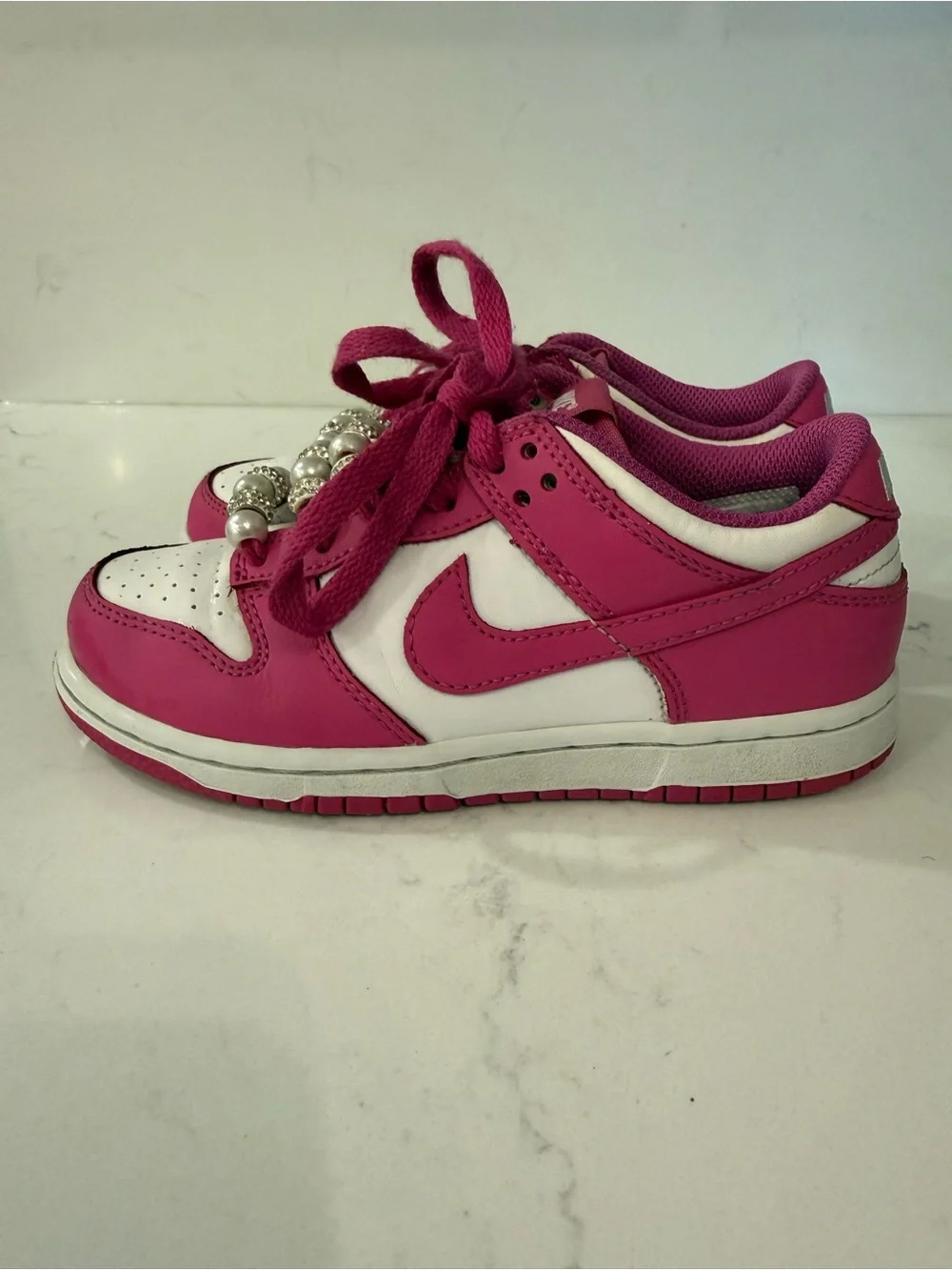 Nike girls Low-Top Sneakers in Hot Pink and White